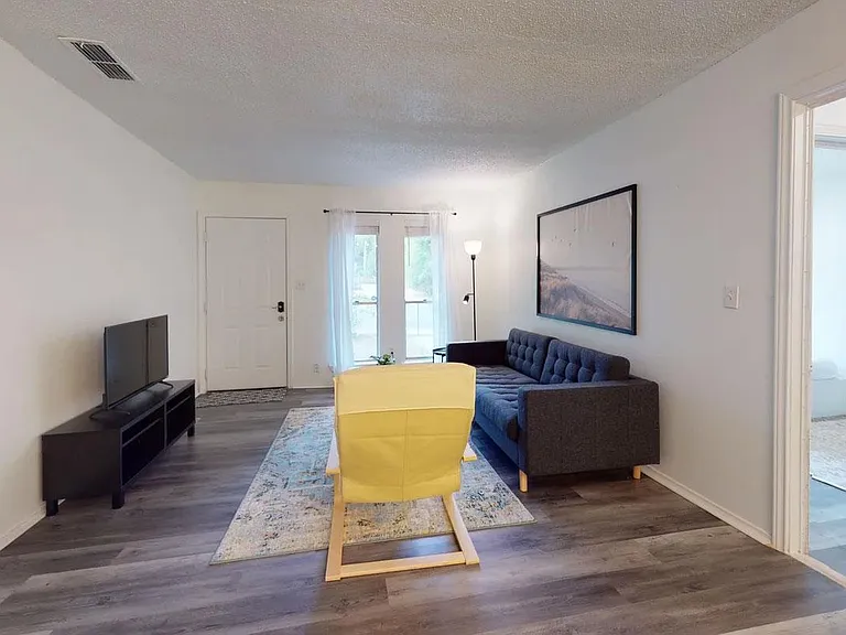 1109 Gardner Cv — Photo 2