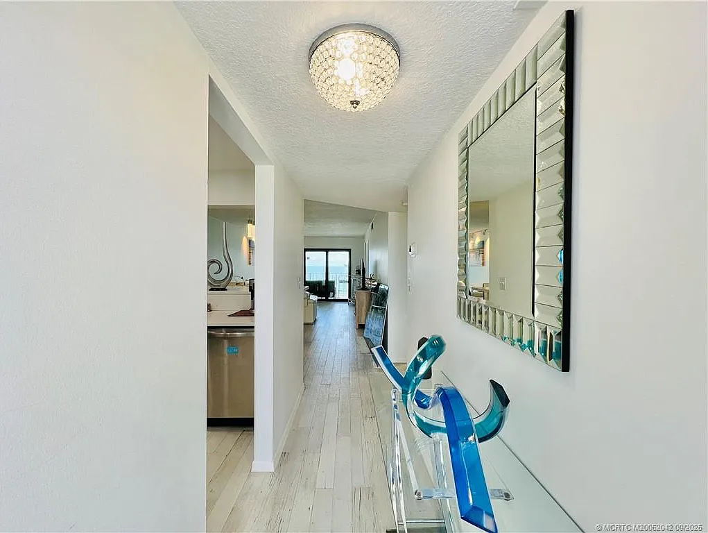 2 bed, 2.0 bath, 1053 sqft, $3,000 — Photo 2