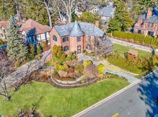 161 Quaker Ridge Rd, Manhasset, NY 11030