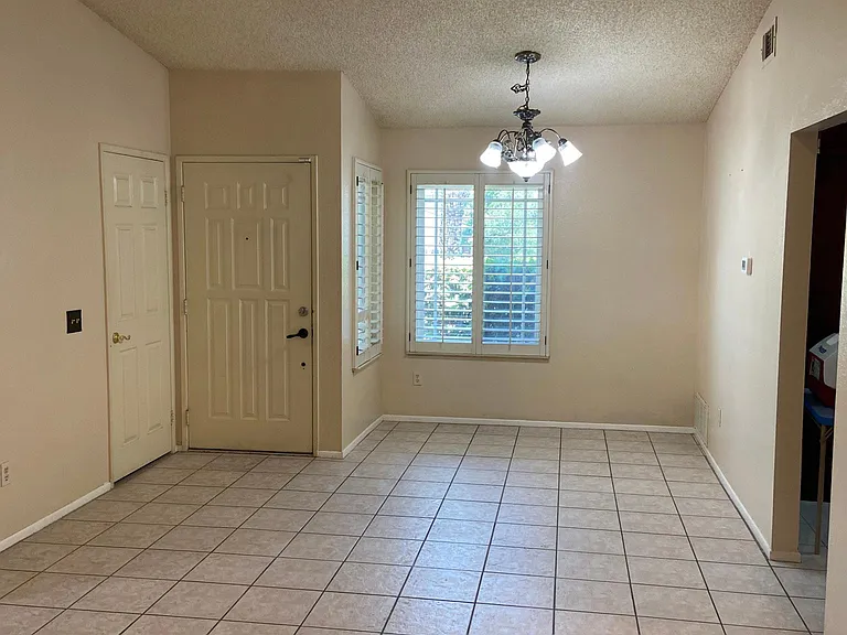 14639 Appian Way — Photo 7