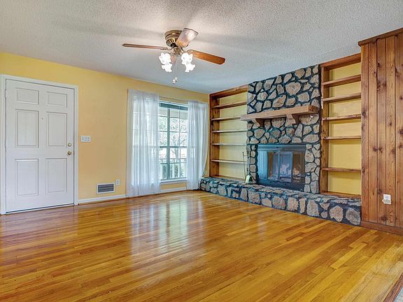 4th image of 4950 Holly Ln