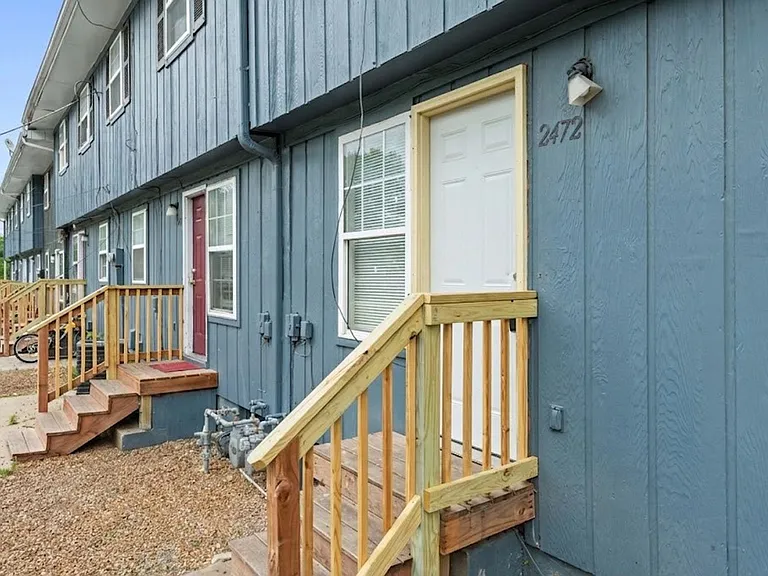 Redwood Village Townhomes — Photo 23