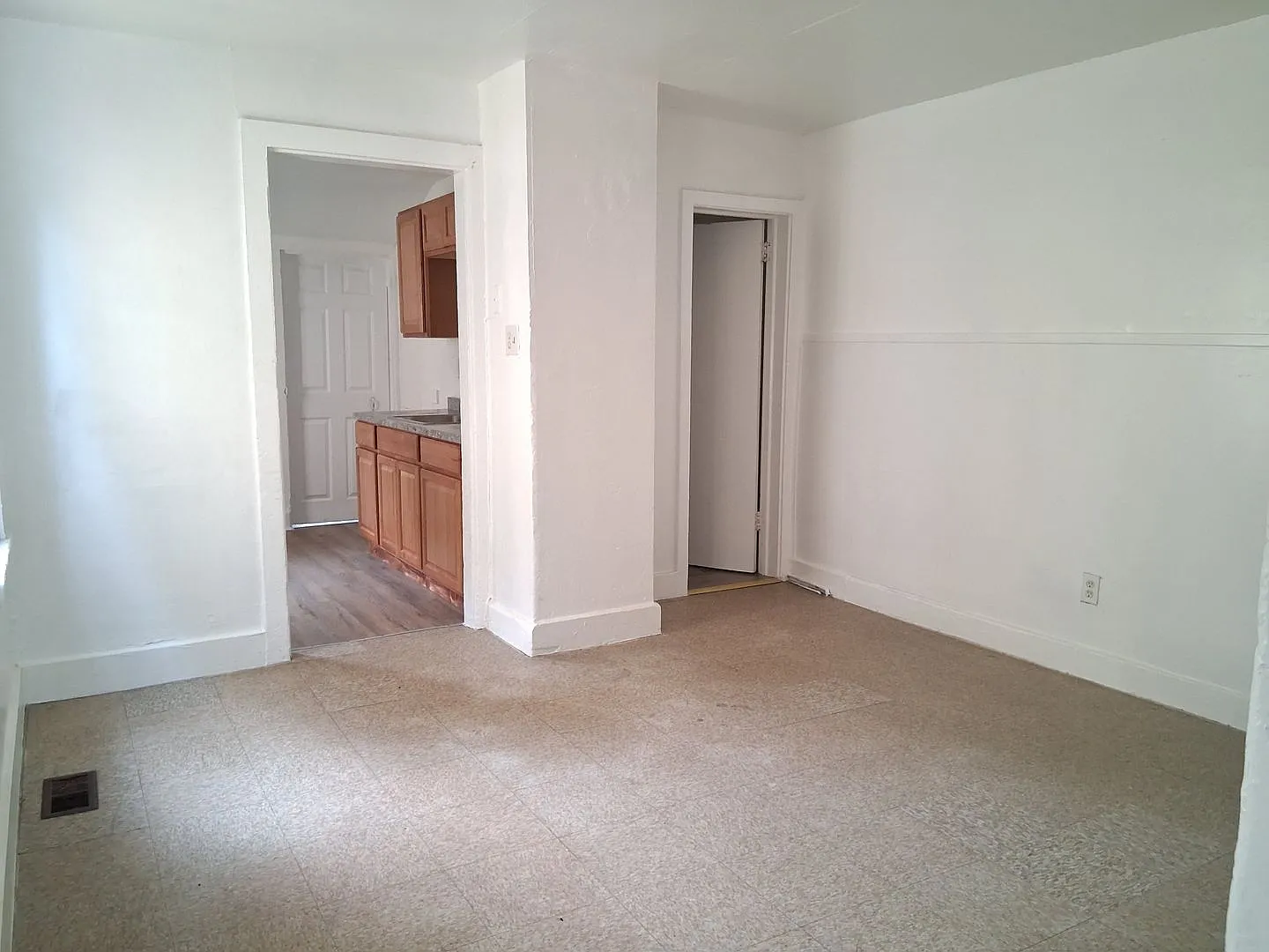 Bright 2 Bedroom Home For Rent In Bridgeton Nj $1465 — Photo 4