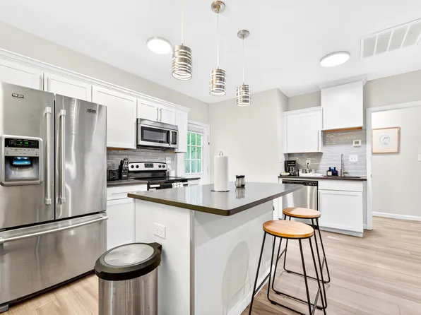 104 Nottingham Ln, Chapel Hill, NC 27517