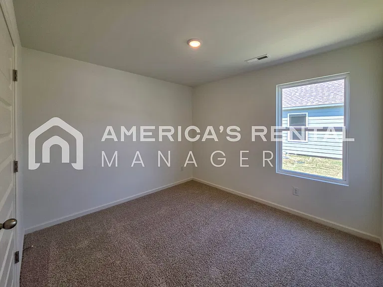 324 Oakmont Cir — Photo 13