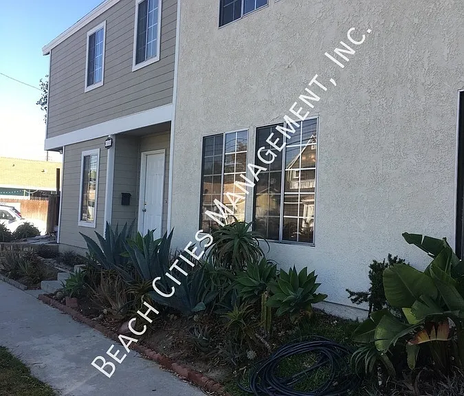 202 Elmira Ave — Photo 2
