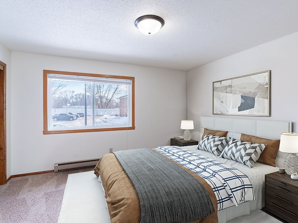 Fargo, ND Carr Apartments | 11A | Bedroom