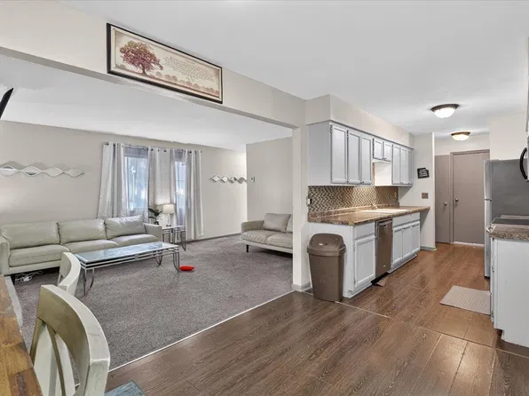 8050 W Manor CIRCLE, Milwaukee, WI 53223