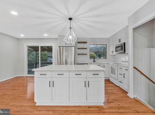 704 Alabama Dr, Herndon, VA 20170