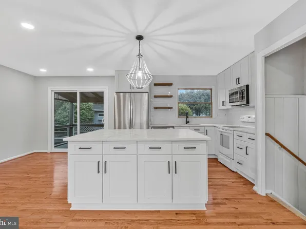 704 Alabama Dr, Herndon, VA 20170