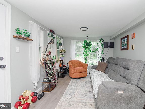 5th image of 104 Belvue Rd