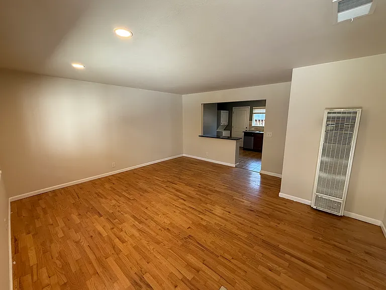 & 489 Richlee Dr — Photo 2