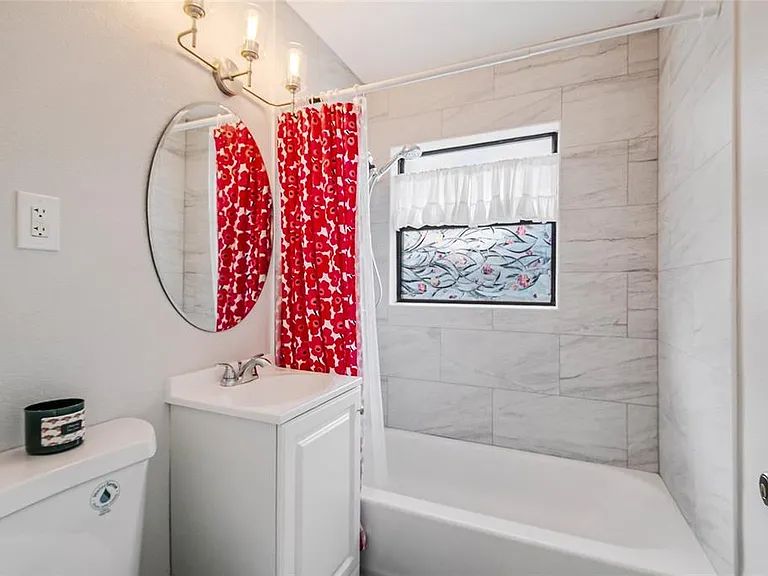 211 Woodmere Blvd — Photo 15