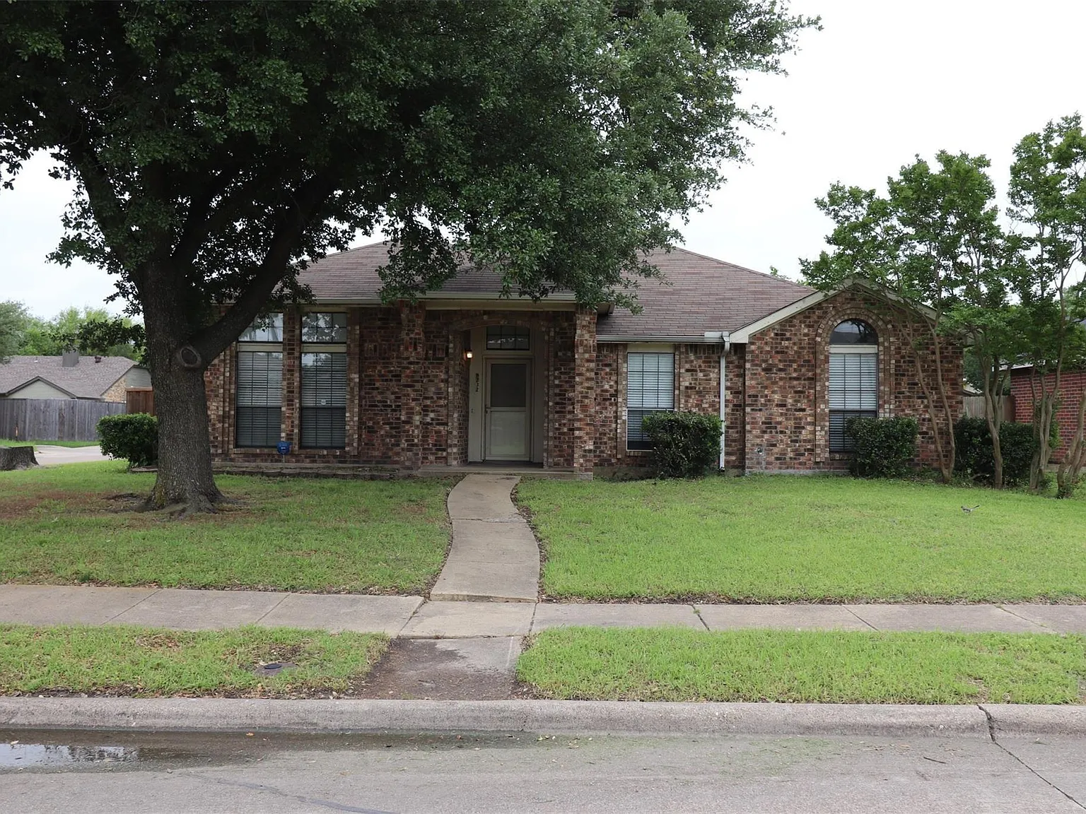 4 bed, 2276 sqft, $2,300 — Photo 1