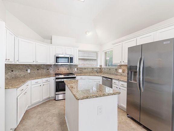 5th image of 30 Cedar Chase Pl