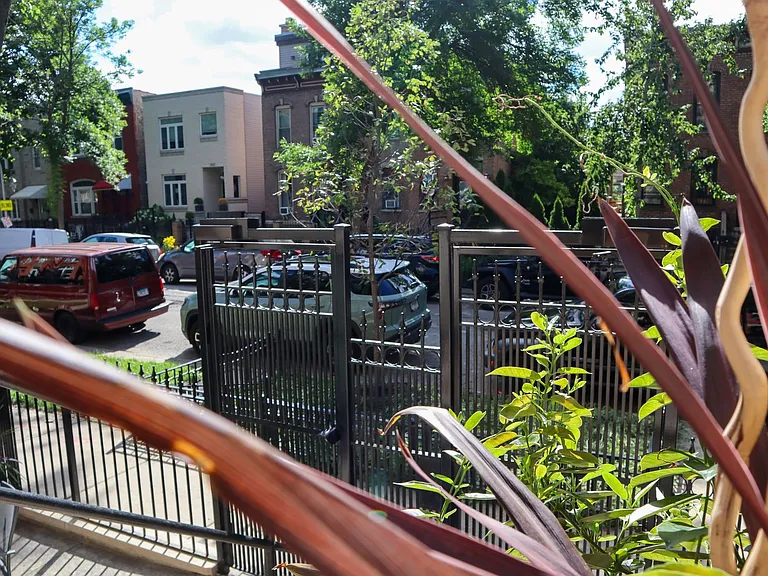 905 S Claremont Ave — Photo 34