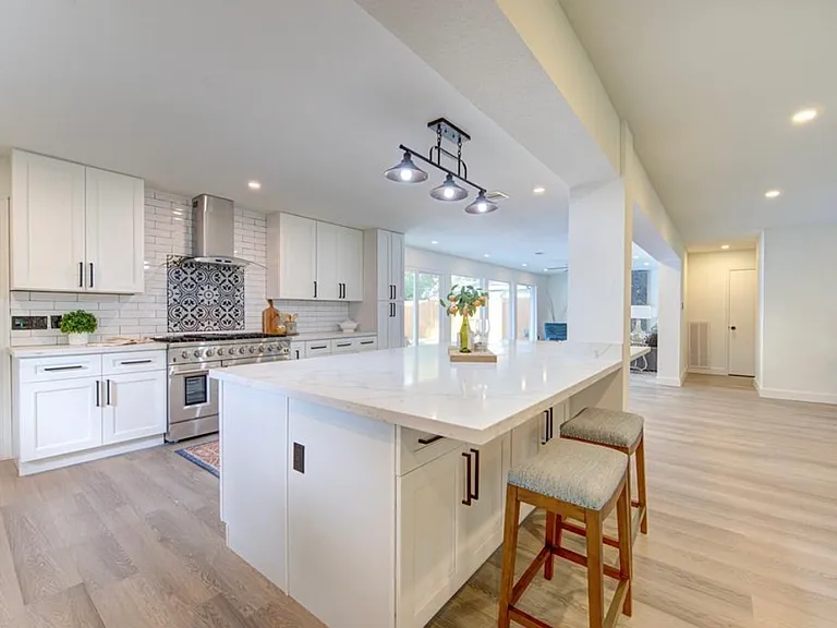 11010 Wickersham Ln — Photo 10