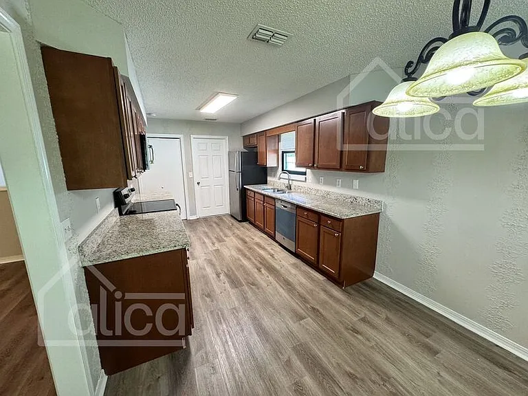 1959 Sussex Dr N — Photo 12