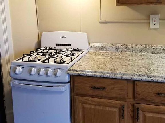 4th image of 601 W Midland St #5