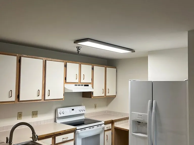 975 Aberdeen Ave NE #B102 — Photo 6
