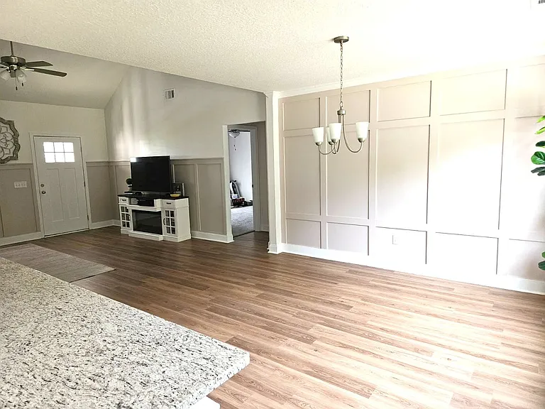 107 Enclave Ct — Photo 2
