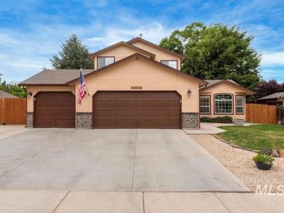 2643 S Velvet Falls Way, Meridian, ID, 83642