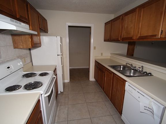 4th image of 1809 Cedarhill Dr APT D