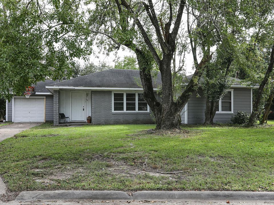 1st image of 12 Bruce Ln