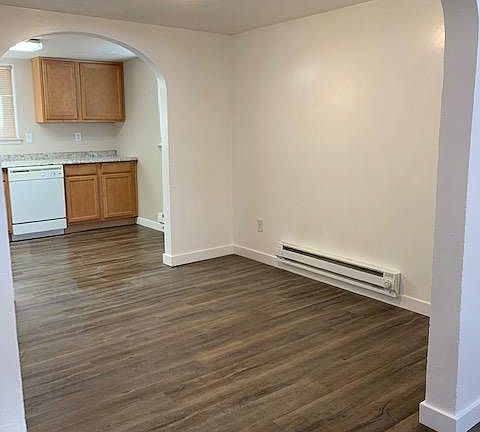 4th image of 388 Jefferson St #C