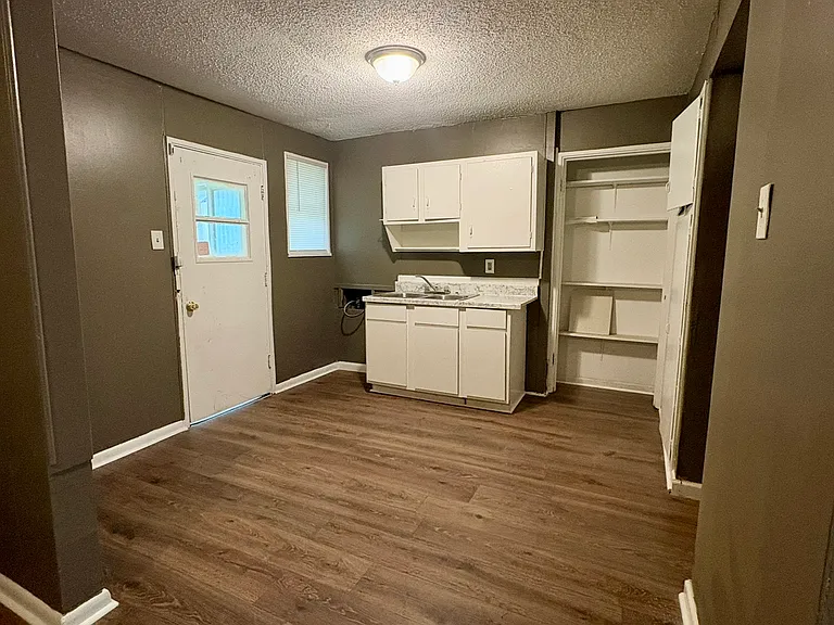 2801 Beatty St — Photo 2