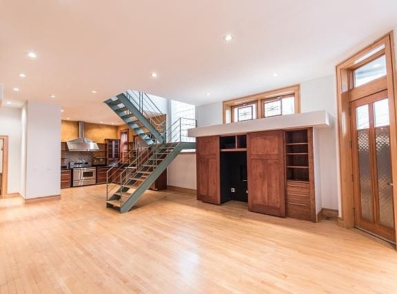 5th image of 1457 W Wolfram St #1F