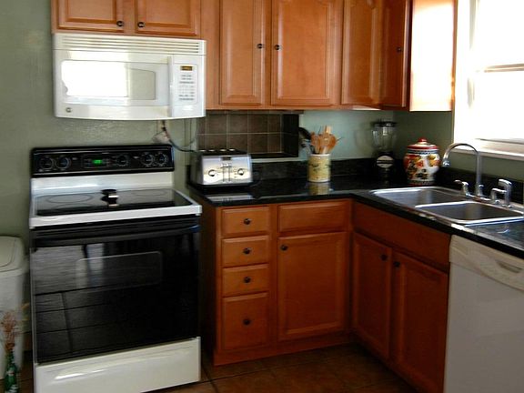 5th image of 2731 Woodley Pl