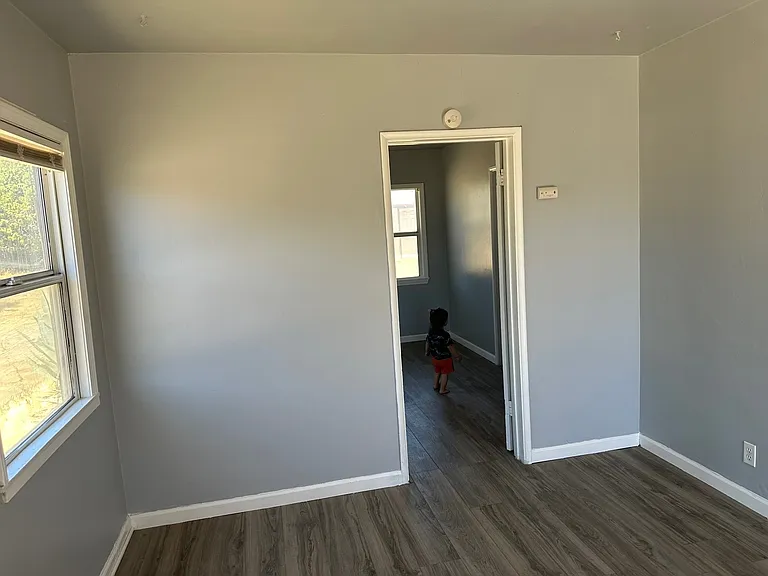 16753 Sultana St — Photo 4
