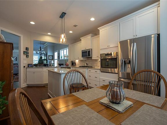 4th image of 4014 SW Lavender Point