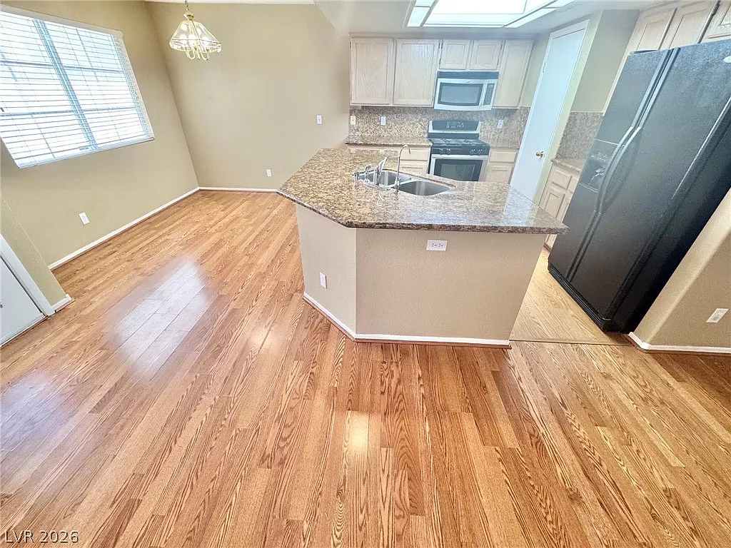 4 bed, 2.5 bath, 2162 sqft, $2,025 — Photo 4