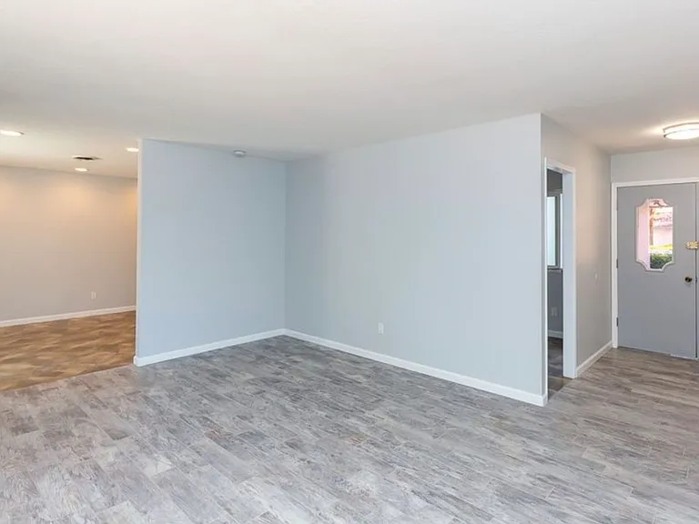 315 Nocturne Ct — Photo 10