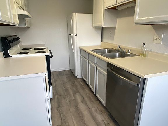 3rd image of 301 Dorado Pl SE
