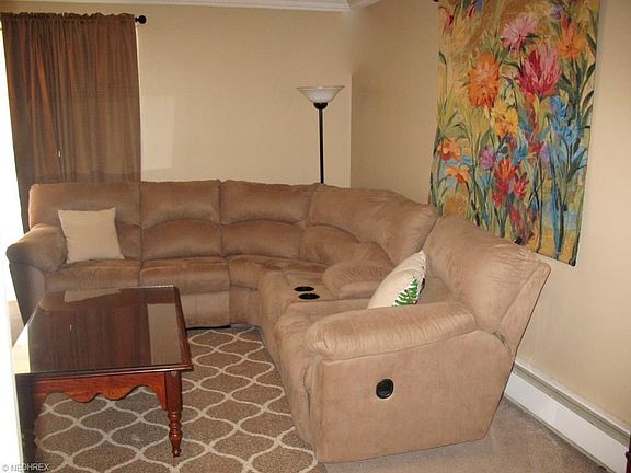 3rd image of 1062 Archwood Ave