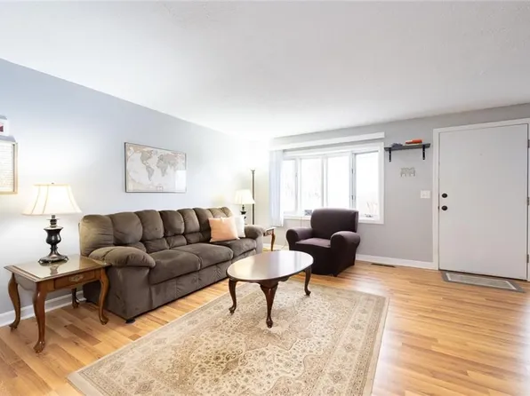 275 Grotto Ave, Pawtucket, RI 02860