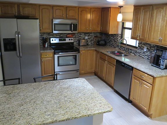 2nd image of 965 Williamsburg Dr