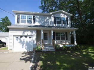 186 S Delaware Ave, Lindenhurst, NY 11757