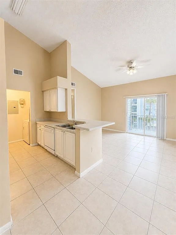 1 bed, 1.0 bath, 733 sqft, $1,450 — Photo 2