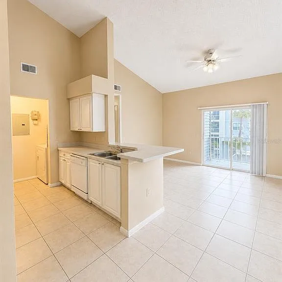 1218 Bermuda Lakes Ln #201 — Photo 2