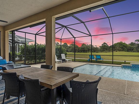 4th image of 360 NW Sheffield Circle