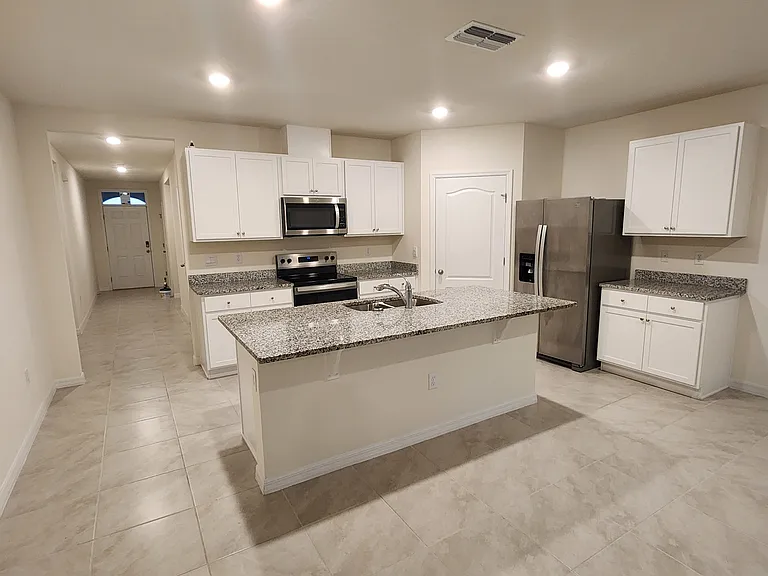 1051 Griffon Ave — Photo 11