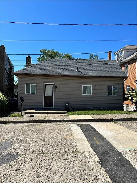 937 Walnut St photo 1