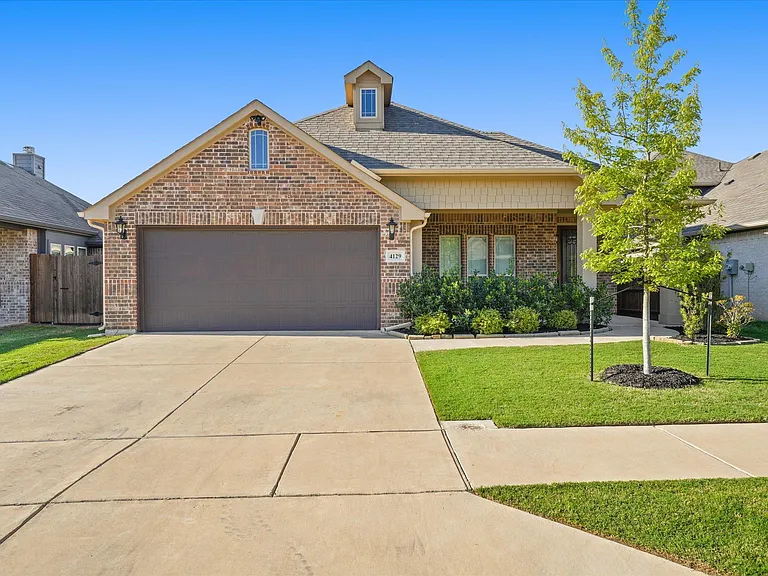 4129 Snowberry Ln — Photo 1