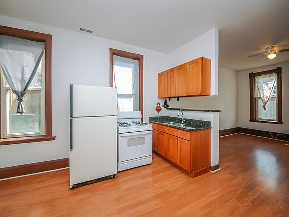 5th image of 2031 W 21st St #1R