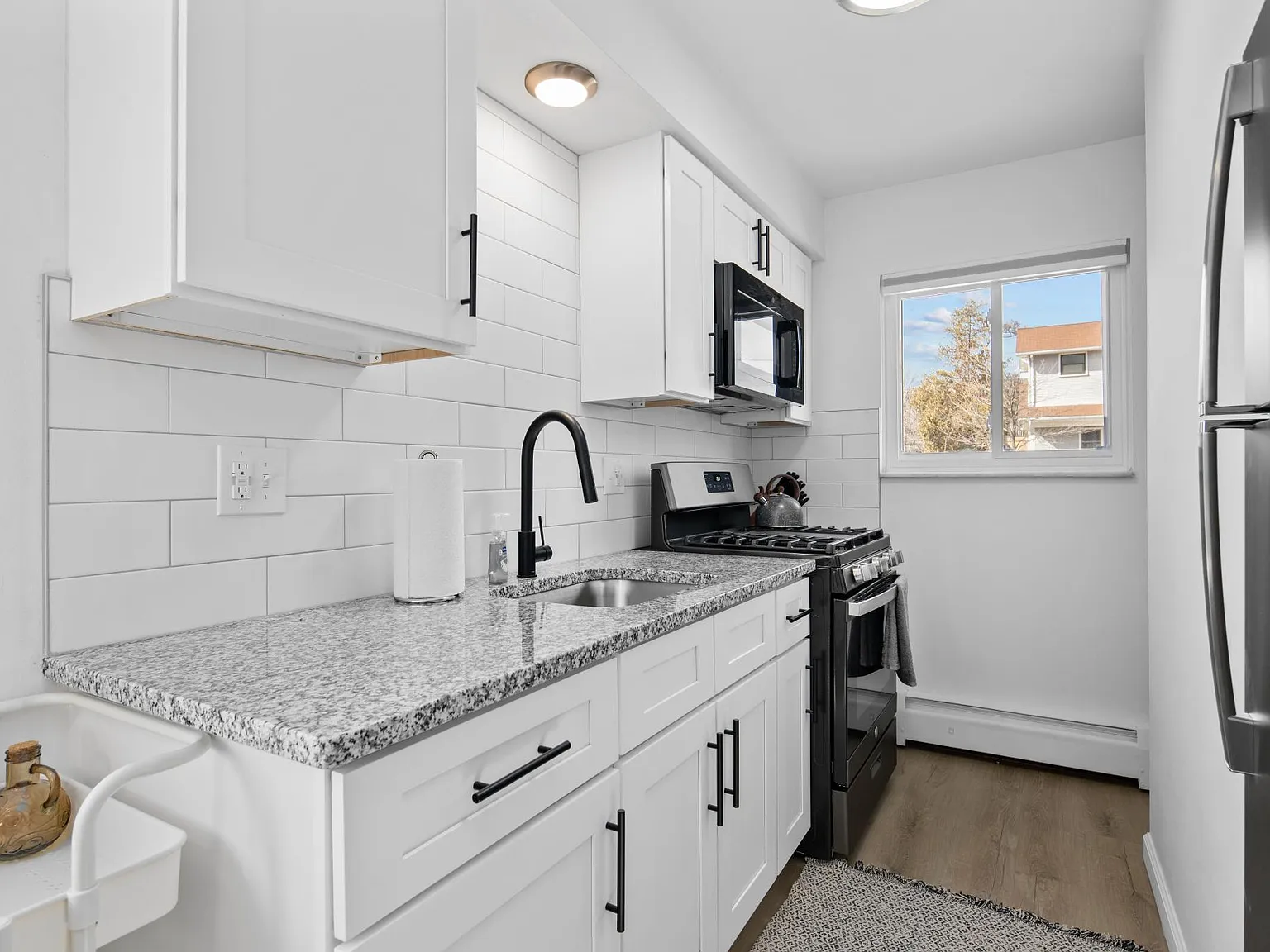 2 bed, 850 sqft, $4,500 — Photo 2
