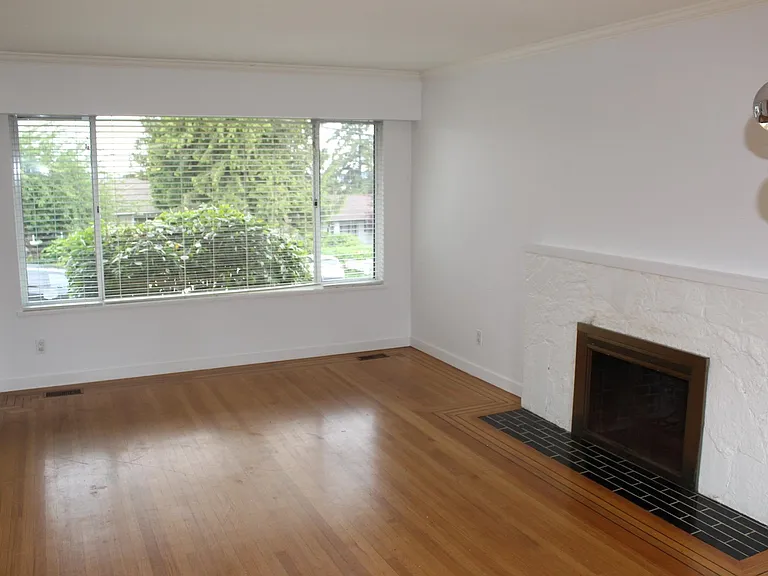 9686 Princess Dr #UPPER — Photo 3